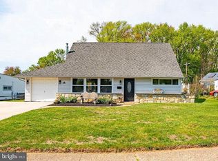 25 Cobalt Ridge Dr N, Levittown, PA 19057