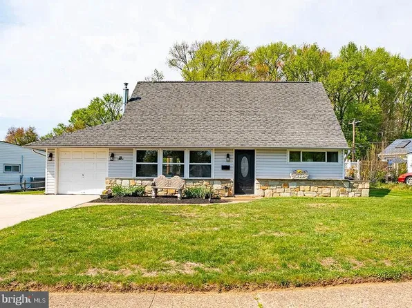 25 Cobalt Ridge Dr N, Levittown, PA 19057