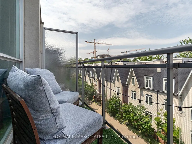 954 King St W #517 — Photo 16