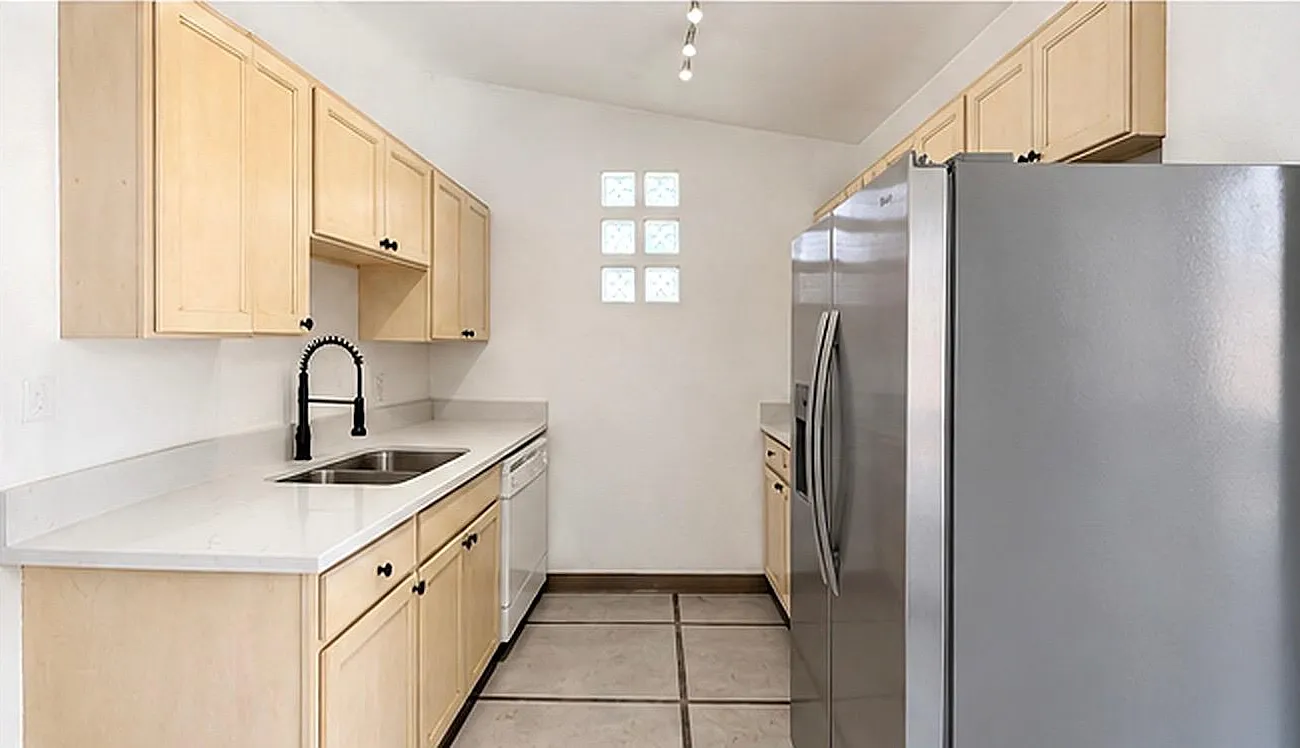 2 bed, 900 sqft, $1,150 — Photo 4