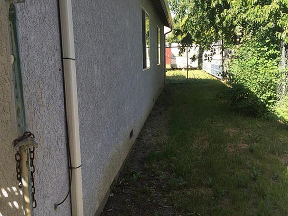 3rd image of 2140 E San Antonio St