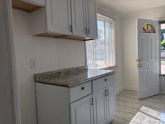 3rd image of 4525 Kingston St