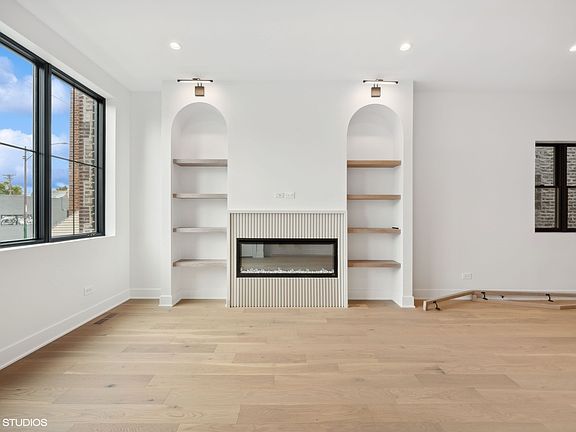 2nd image of 2942 N Elston Ave Unit 1