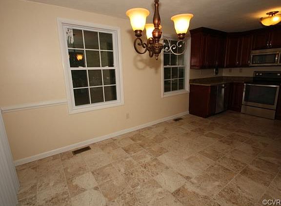 5th image of 5903 Woodfield Ct