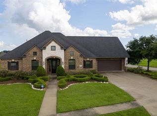 1013 Shady Oaks Dr, Angleton, TX 77515