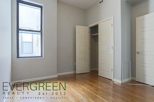 Rented by Evergreen Apartments BK | media 2