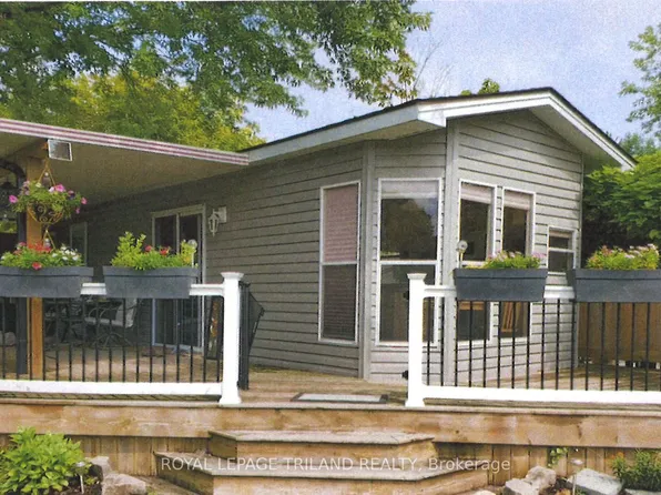 4895 Lakeshore Rd #D36, Plympton Wyoming, ON N0N 1J6