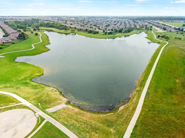 8400 Sioux Trl, Aubrey, TX 76227