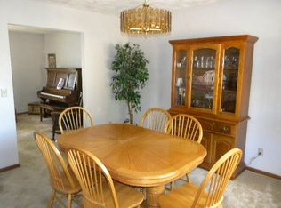 4246 Gloucester Rd, Roscoe, IL 61073