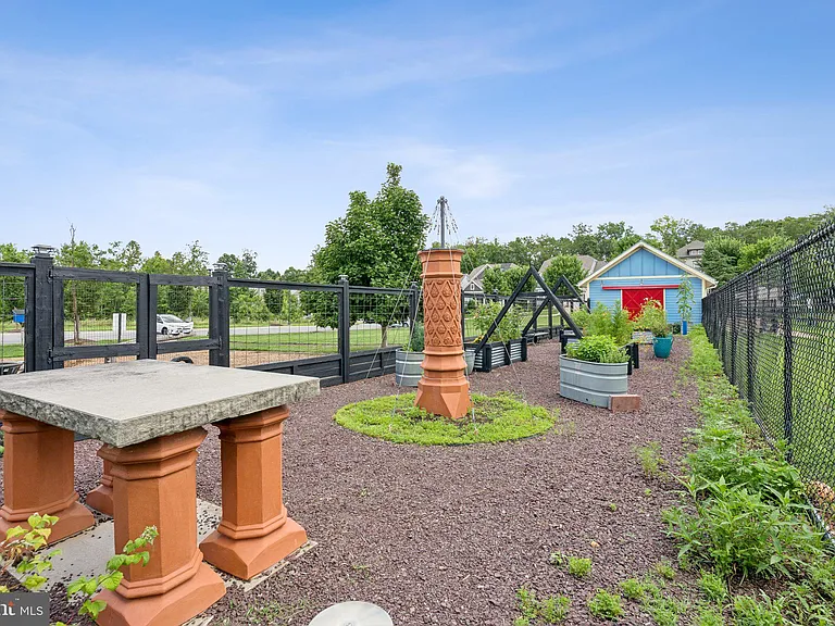 216 Apricot St — Photo 40