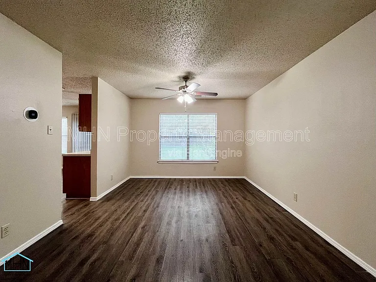 8143 Chestnut Manor Dr — Photo 10