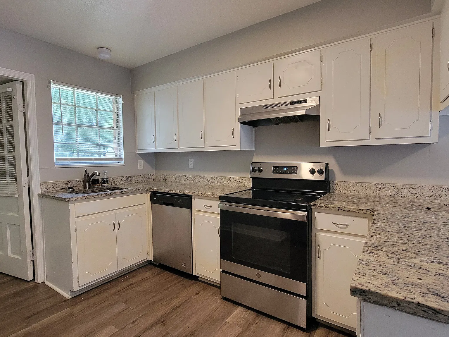 2 bed, $1,025 — Photo 2