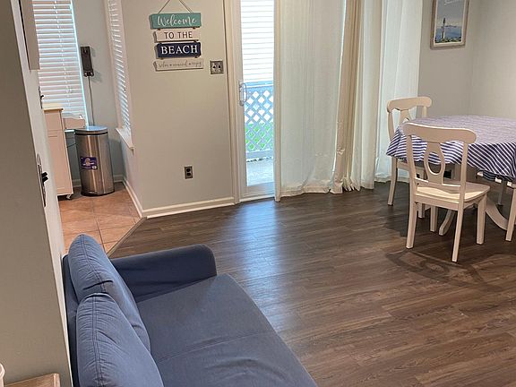 5th image of 604 Shoreham Ct APT 104