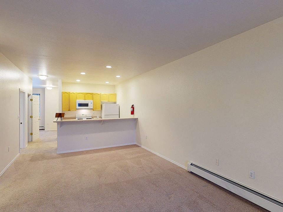 The Highlands Luxury Apartments - Living Room