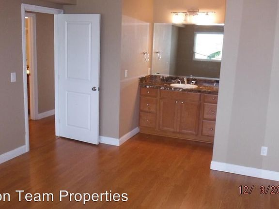 4th image of 4483 Winona Ave APT 5