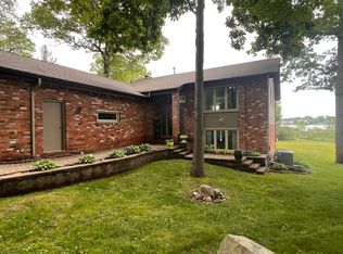 3010 Loon Lake Shores Rd, Waterford, MI 48329