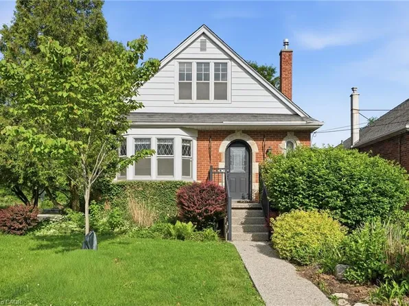 153 Parkview Dr, Hamilton, ON L8S 3Y4