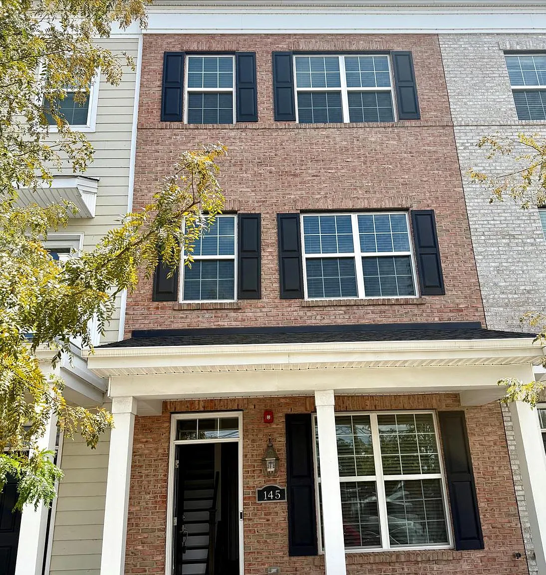 3 bed, 3.5 bath, 1868 sqft, $3,290 — Photo 2