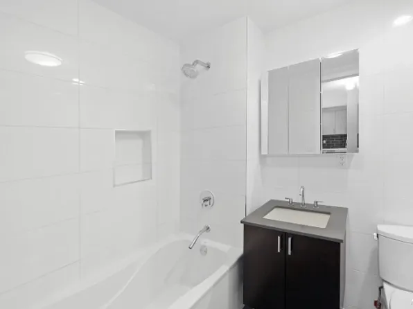 63-34 Fresh Pond Rd #2G, Ridgewood, NY 11385