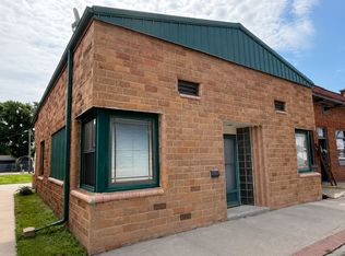 716 6th St, Clay Center, KS 67432