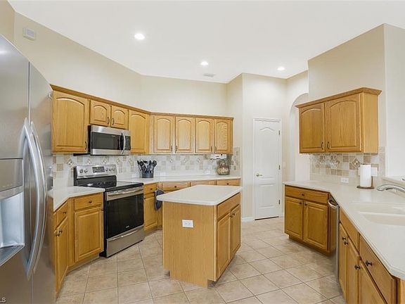 5th image of 5802 Harbour Cir