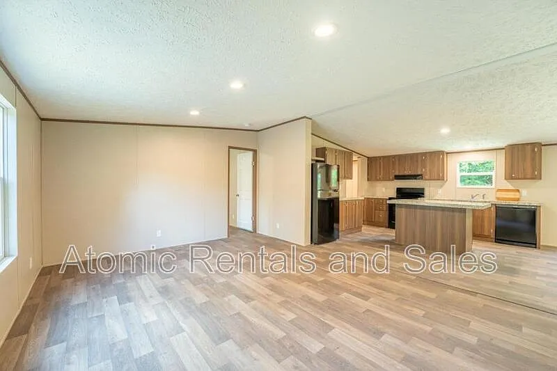 4 bed, 2.0 bath, 1475 sqft, $2,000 — Photo 4