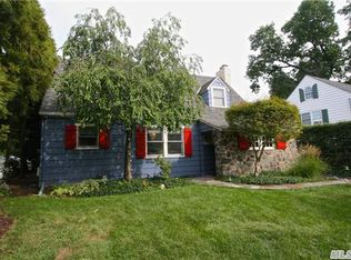 30 Mitchell Rd, Port Washington, NY 11050