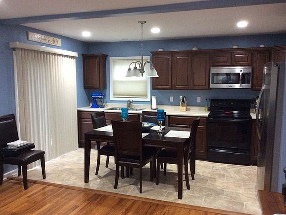 3rd image of 1079 North Dr