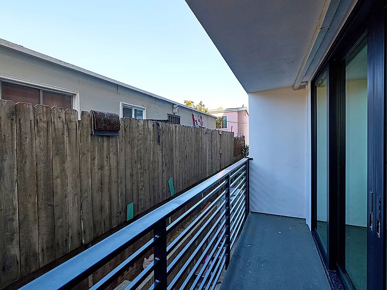 Surfcaster Apartments — Photo 24