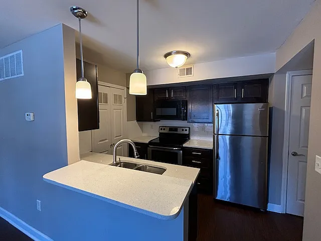 915 Washington St #203 — Photo 8