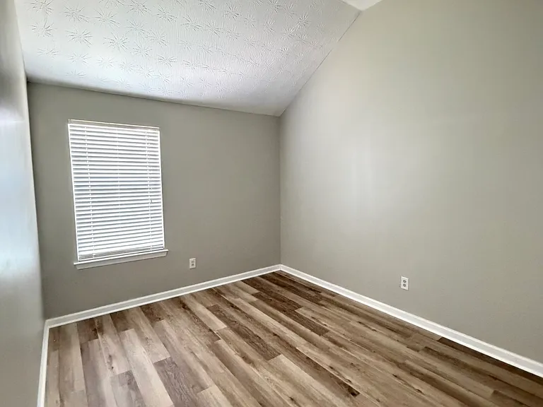 90 Keyton Dr — Photo 16