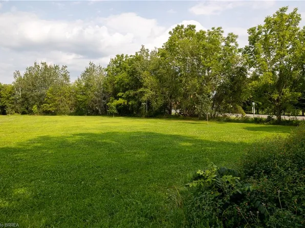 2 Kings Ln, Brant, ON N0E 1R0