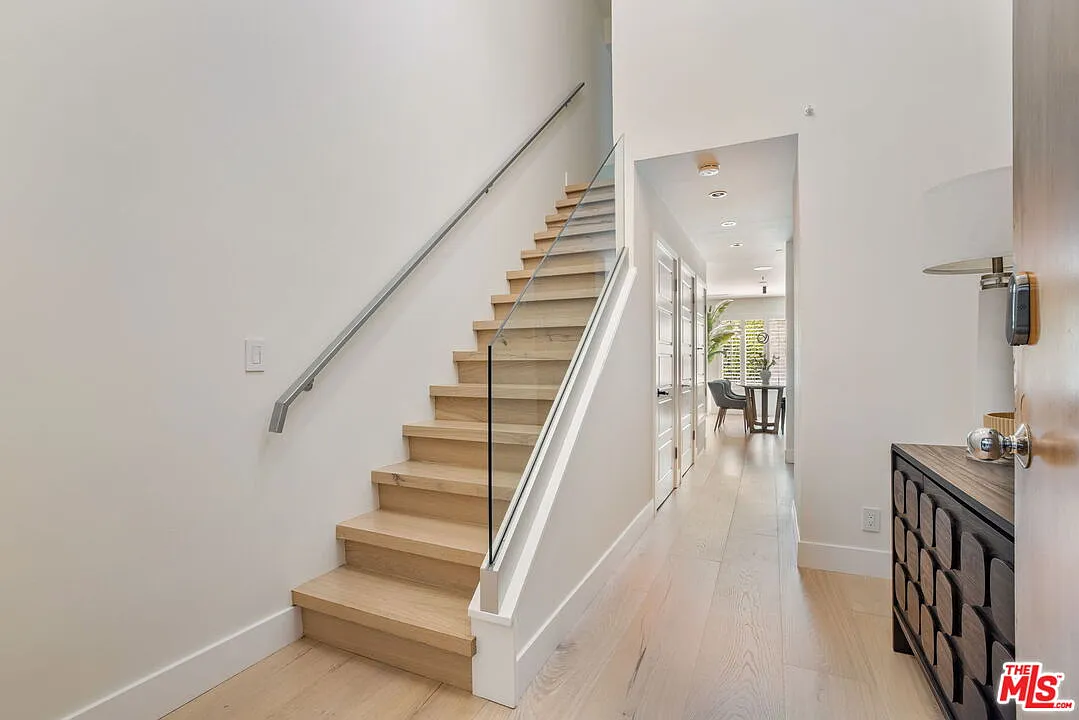 3 bed, 2.5 bath, 2076 sqft, $8,500 — Photo 4