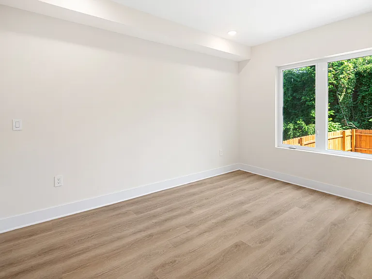 5217 1/2 Warren St #1 — Photo 6