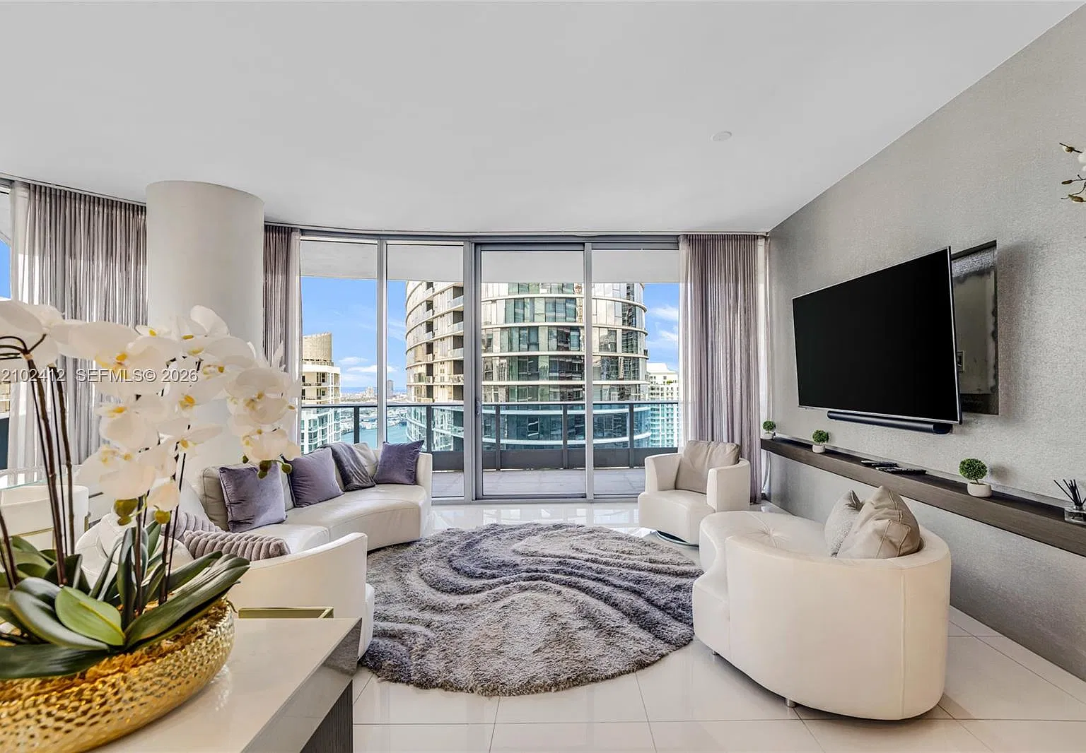Epic West Condo — Photo 2