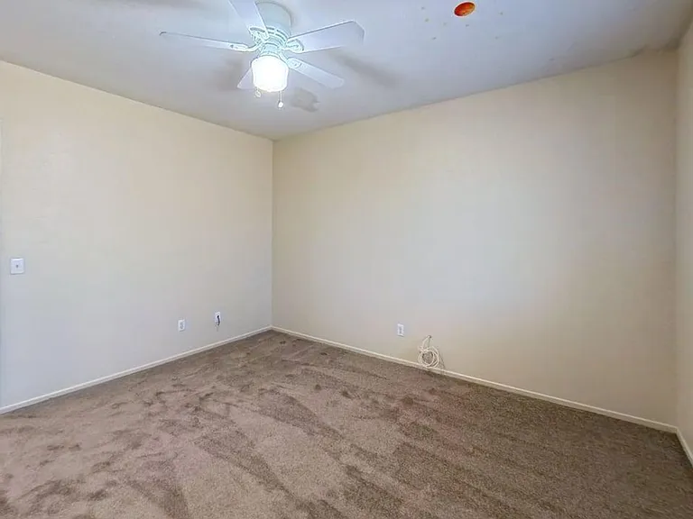 2226 Willowbrook Ln — Photo 32