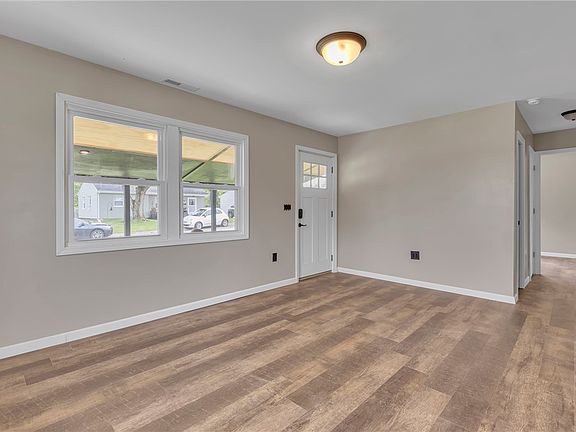 5th image of 1022 Summit Ave
