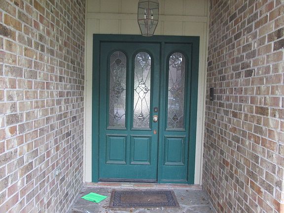2nd image of 605 Wisteria Ave