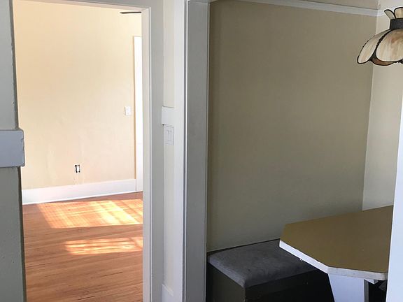 3rd image of 219 W Washington Ave #219