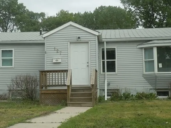 127 - 17th St SE, 127 17th St SE #1, Minot, ND 58701