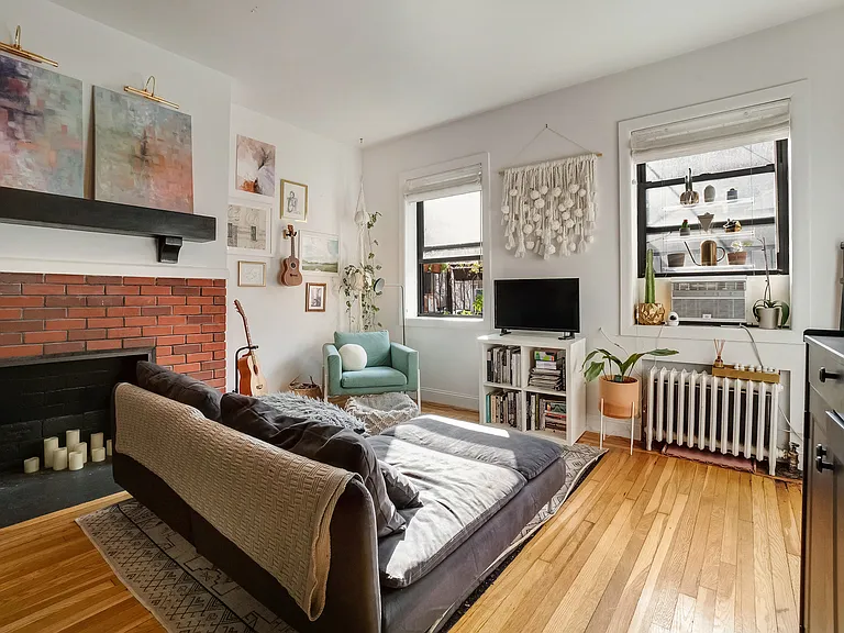 72 University Pl #4W — Photo 1