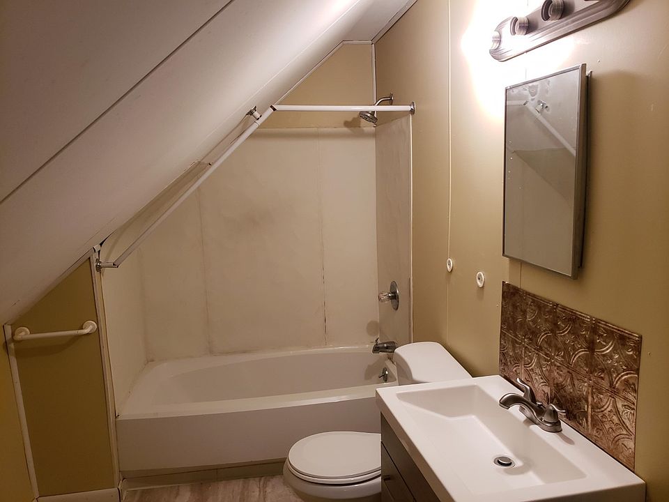 2nd image of 617 1/2 Townline Rd #2