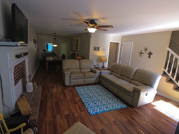 4th image of 805 Jamestown Manor Park