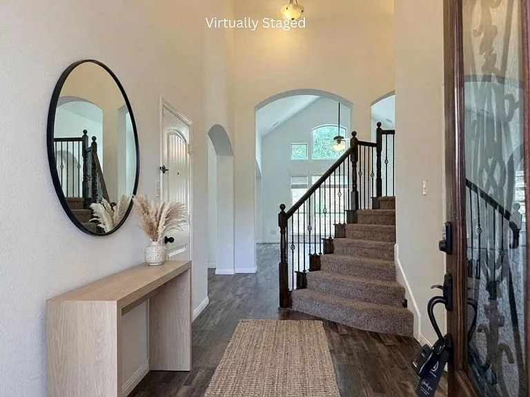 160 Stevenson Dr — Photo 3