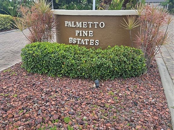 2nd image of 812 Palmetto Pointe Cir