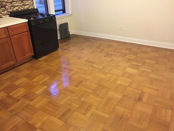 5th image of 150 E 19th St APT 6D