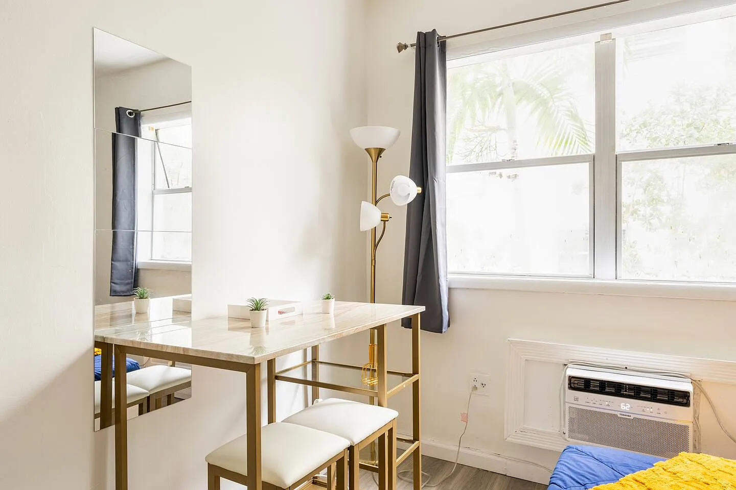 Studio, 470 sqft, $1,900 — Photo 3