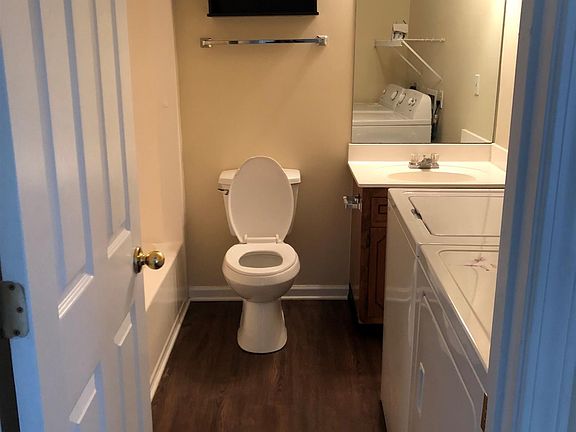2nd image of 204 Arkansas Ave #B