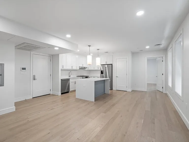 305 Border St #302B — Photo 8