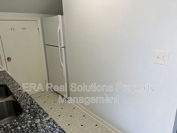 3rd image of 220 Loraine Ave APT 5